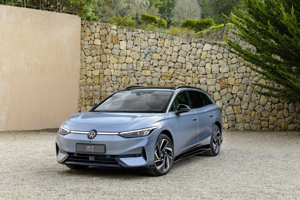Explore the Future of Electric Mobility with Volkswagen's ID.7 Tourer | Auto Trader UAE