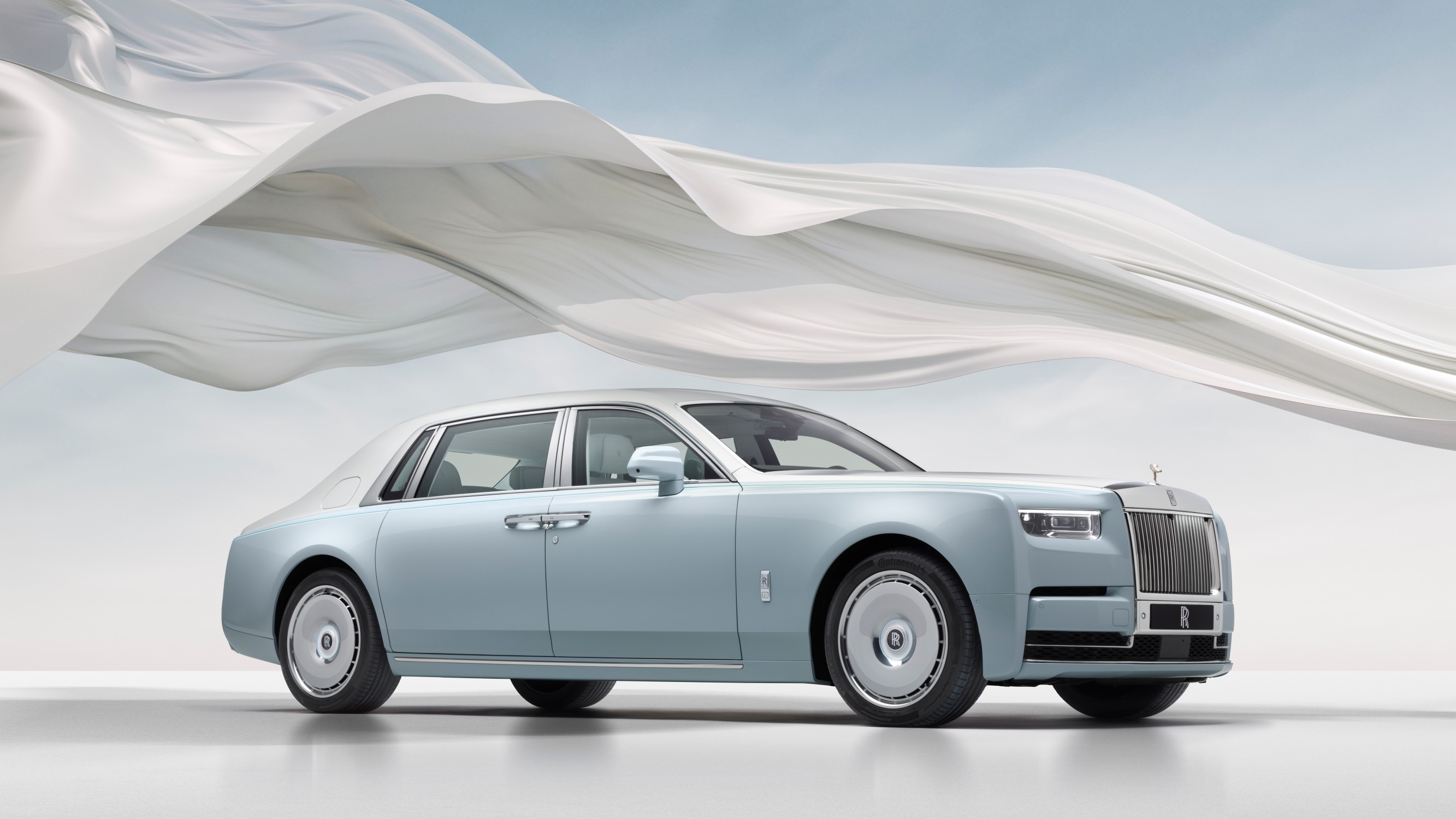 Rolls-Royce Unveils Phantom Scintilla: A Tribute to the Spirit of Ecstasy | Auto Trader UAE | Auto Trader UAE