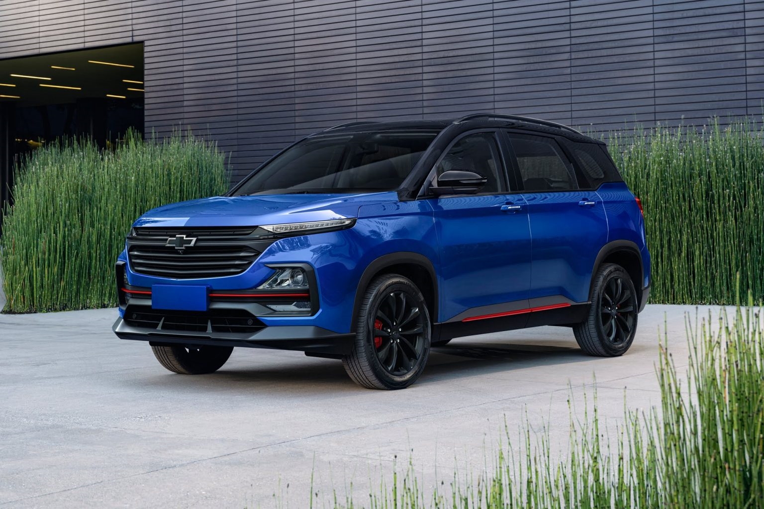 2026 Chevrolet Captiva Midnight Edition Launches in UAE | Auto Trader UAE