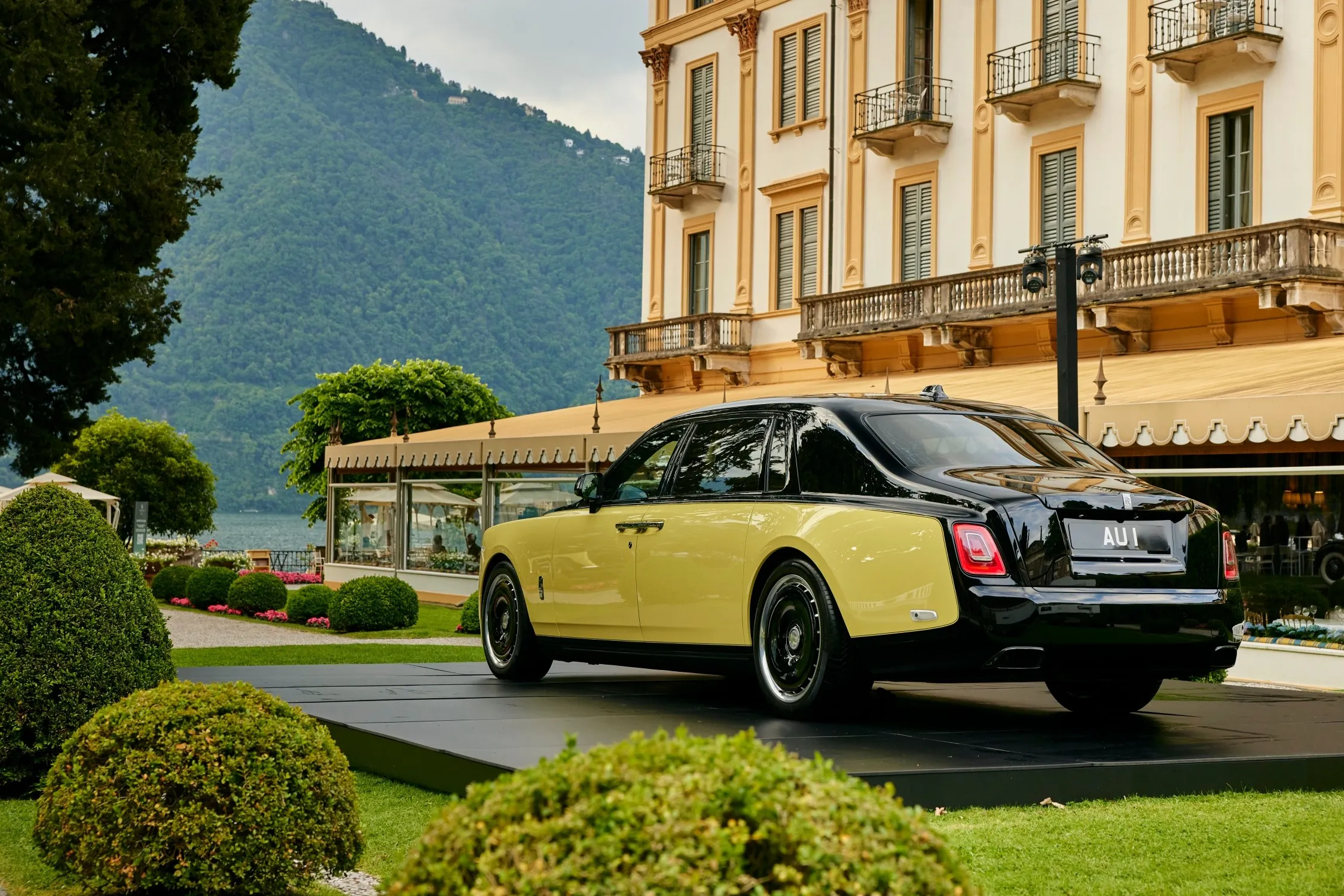 Phantom Goldfinger Debuts at Villa d’Este – Celebrating 100 Years of Rolls-Royce Phantom | Auto Trader UAE