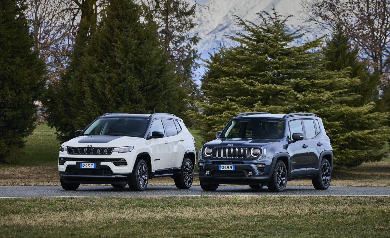 Media Drive Features New Jeep® Renegade and Compass e-Hybrid | Auto Trader UAE