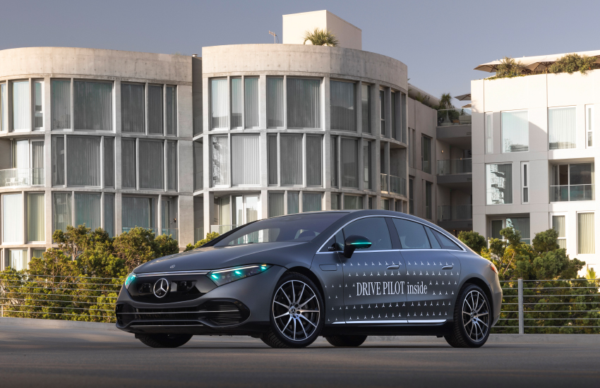 Mercedes-Benz Breaks Ground I Turquoise-Coloured Automated Driving Marker Lights Approved in California and Nevada | Auto Trader UAE
