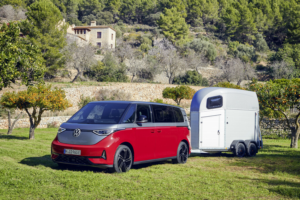 Introducing the Futuristic Volkswagen ID. Buzz GTX | Auto Trader UAE