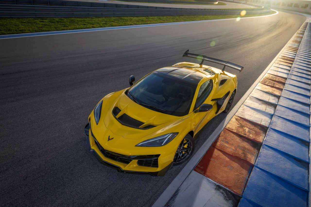 2025 Corvette ZR1: Fastest Corvette Ever with 0-60 in 2.3 Seconds | Auto Trader UAE