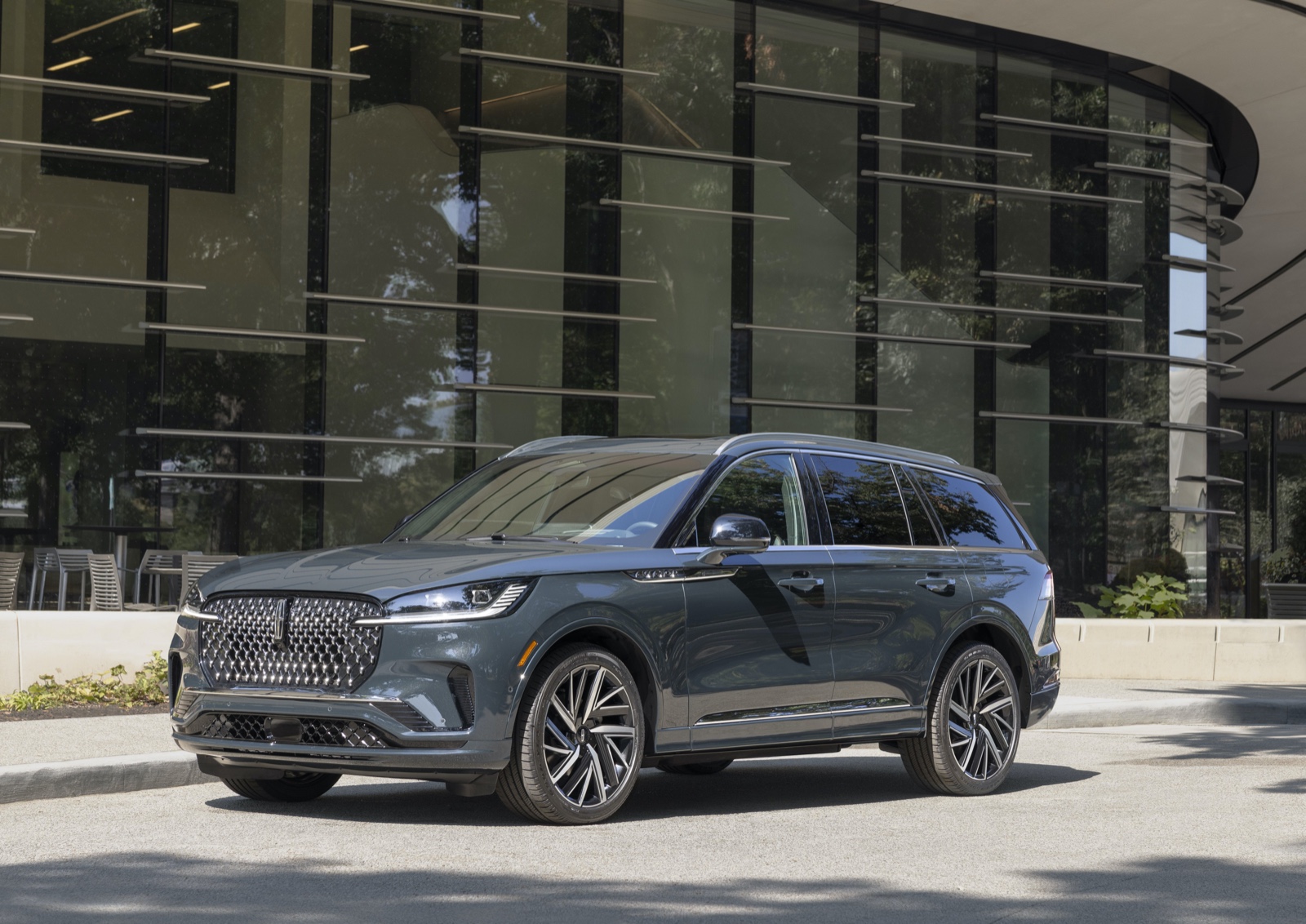 Elevate Your Driving Experience with the 2025 Lincoln Aviator | Auto Trader UAE