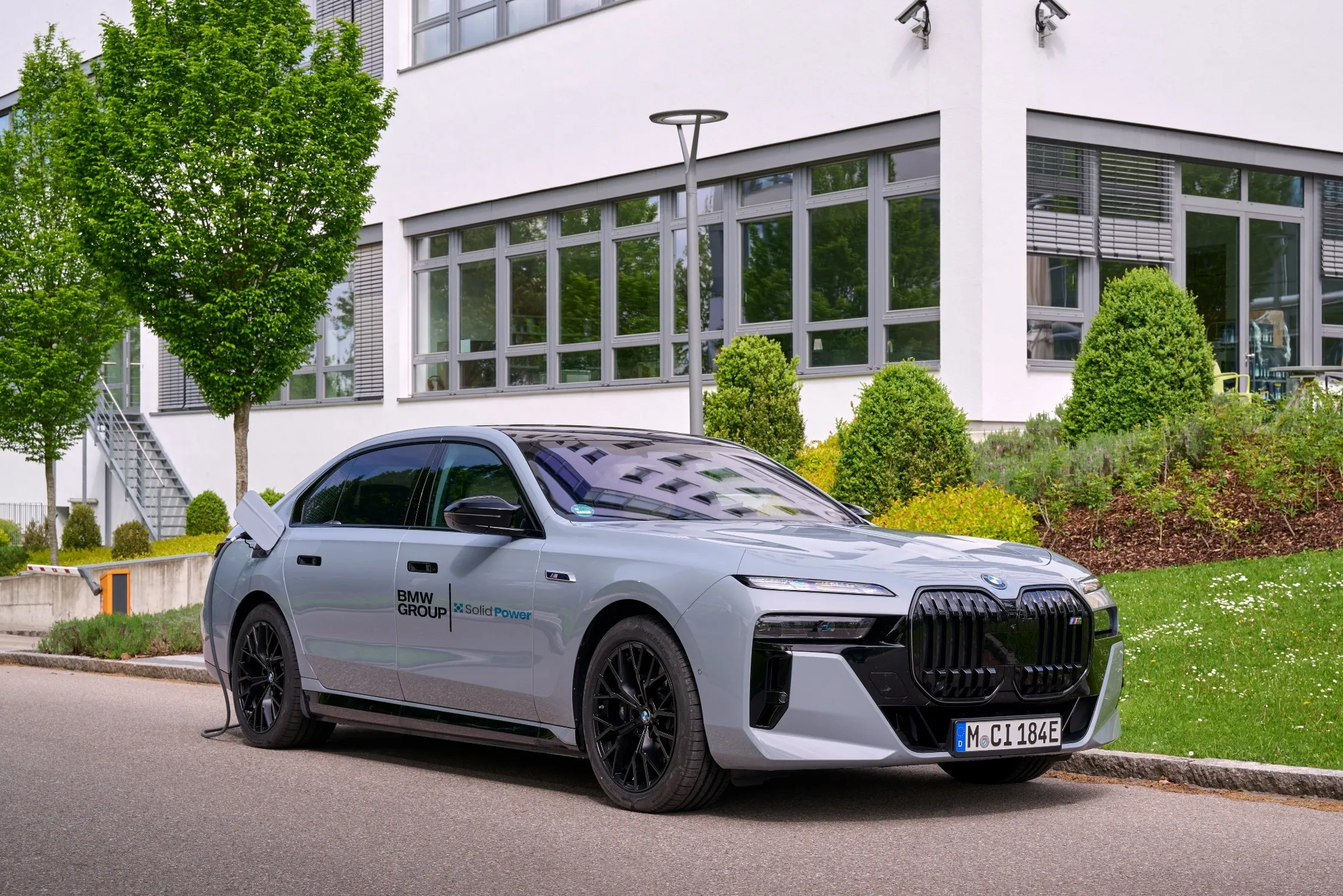 BMW i7 Tests Solid-State Batteries | Future of EVs in Dubai | Auto Trader UAE