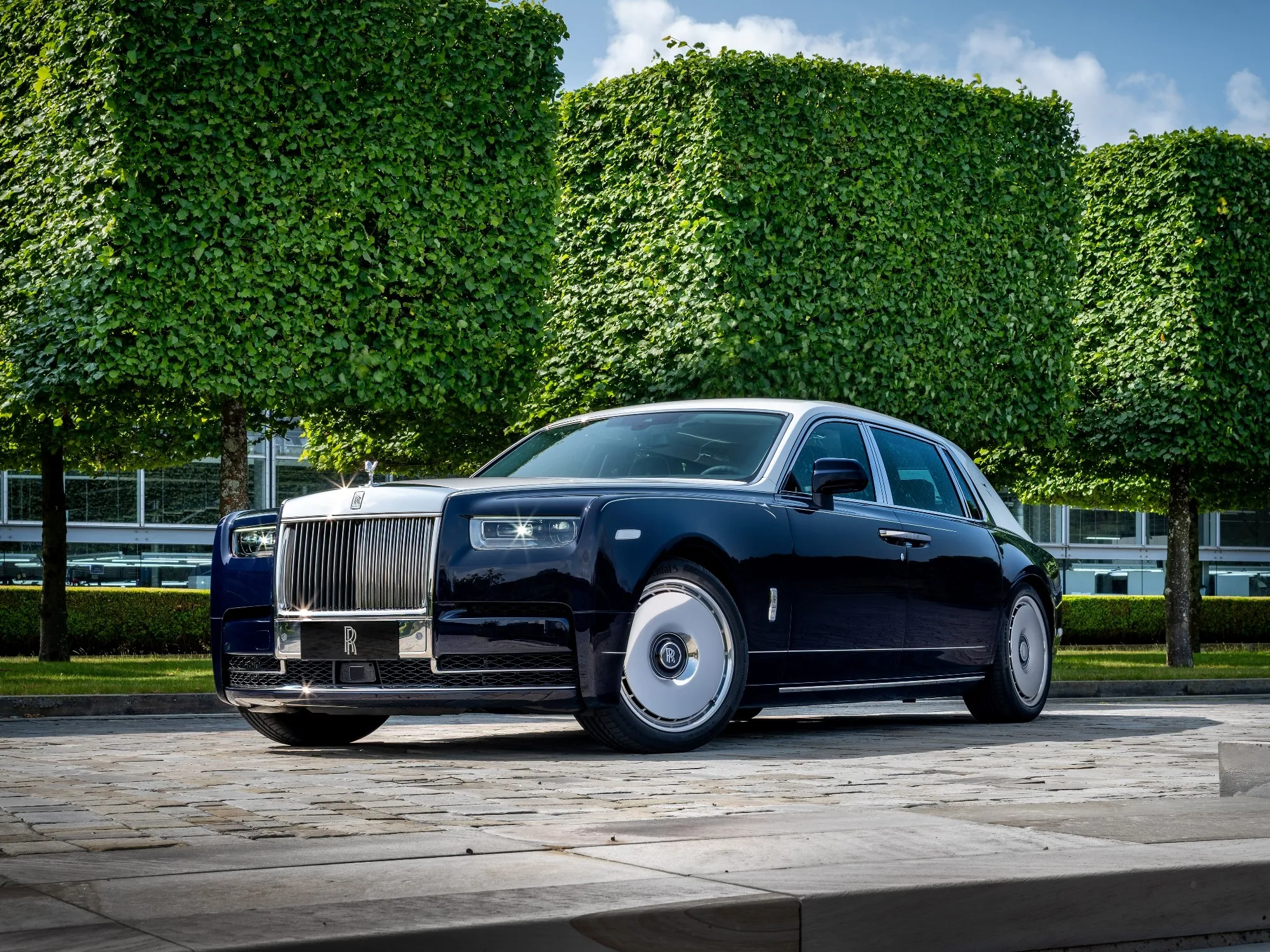 Rolls-Royce Honors China with Dunhuang-Inspired Collection | Auto Trader UAE