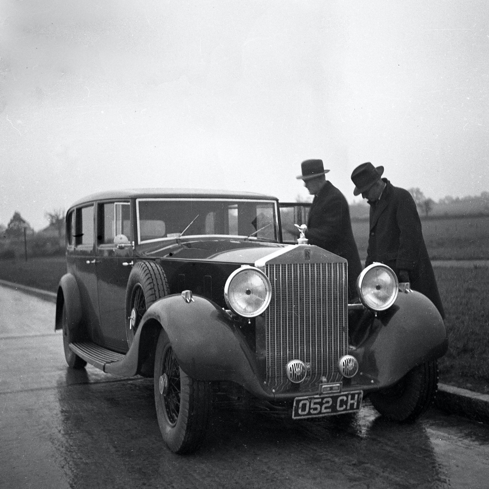 A Spirit of Bold Innovation: The Extraordinary History of the Spectre Name | Auto Trader UAE