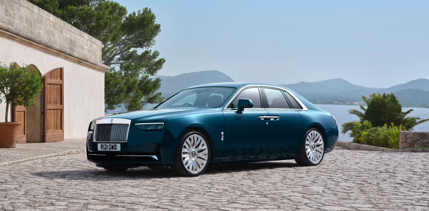 2026 Rolls-Royce Ghost Black Badge Review | UAE Luxury Sedan | Auto Trader UAE
