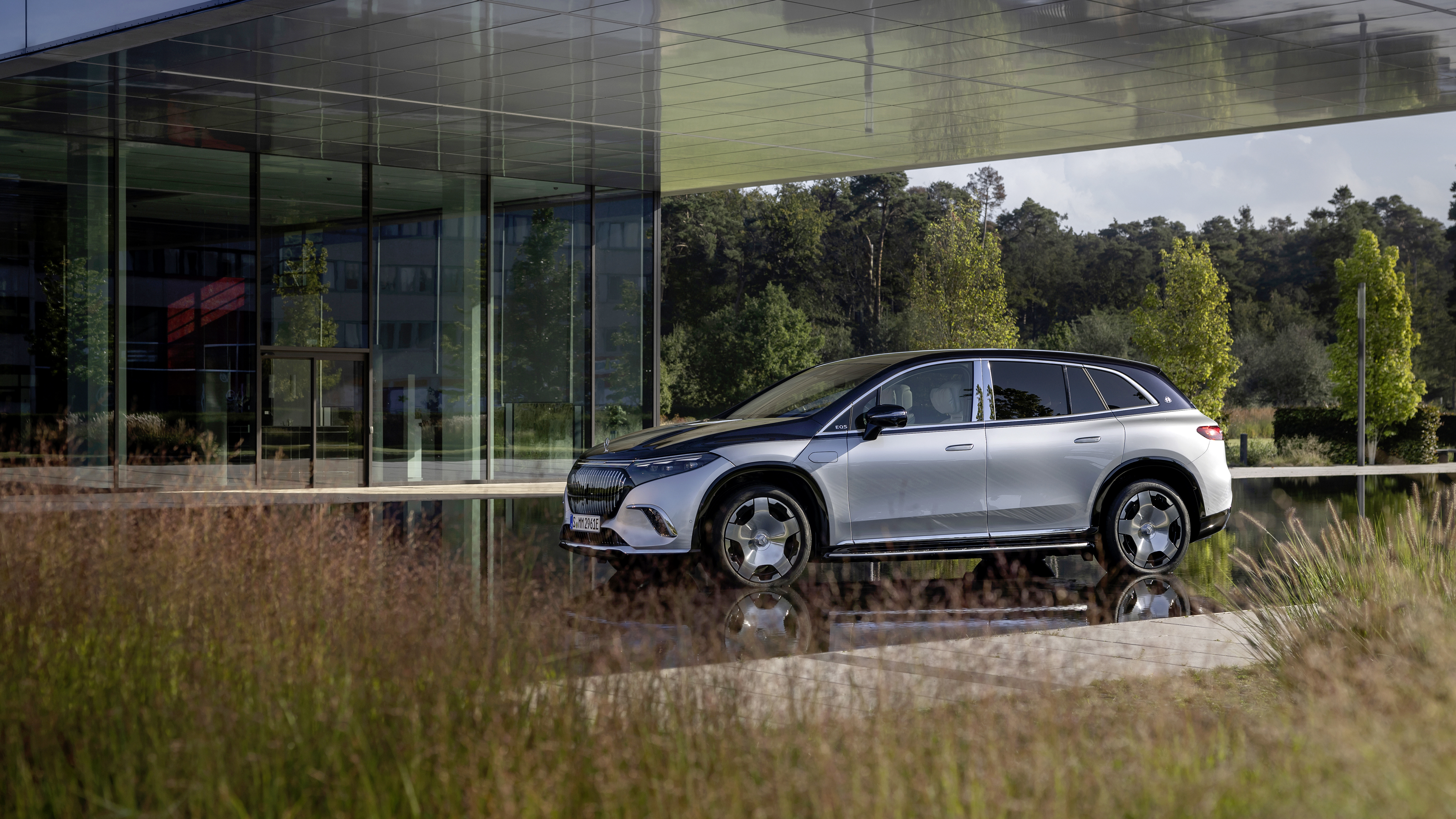 The Mercedes-Maybach EQS SUV: Luxury Electric Mobility | Auto Trader UAE
