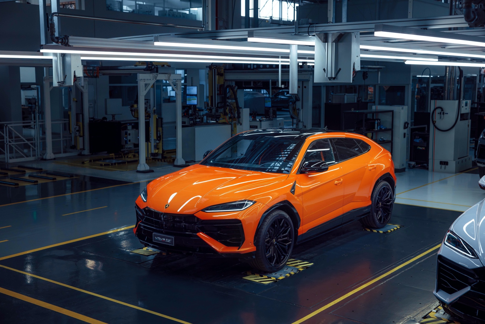 Lamborghini Urus SE: Pioneering the Era of Plug-in Hybrid Super SUVs | Auto Trader UAE