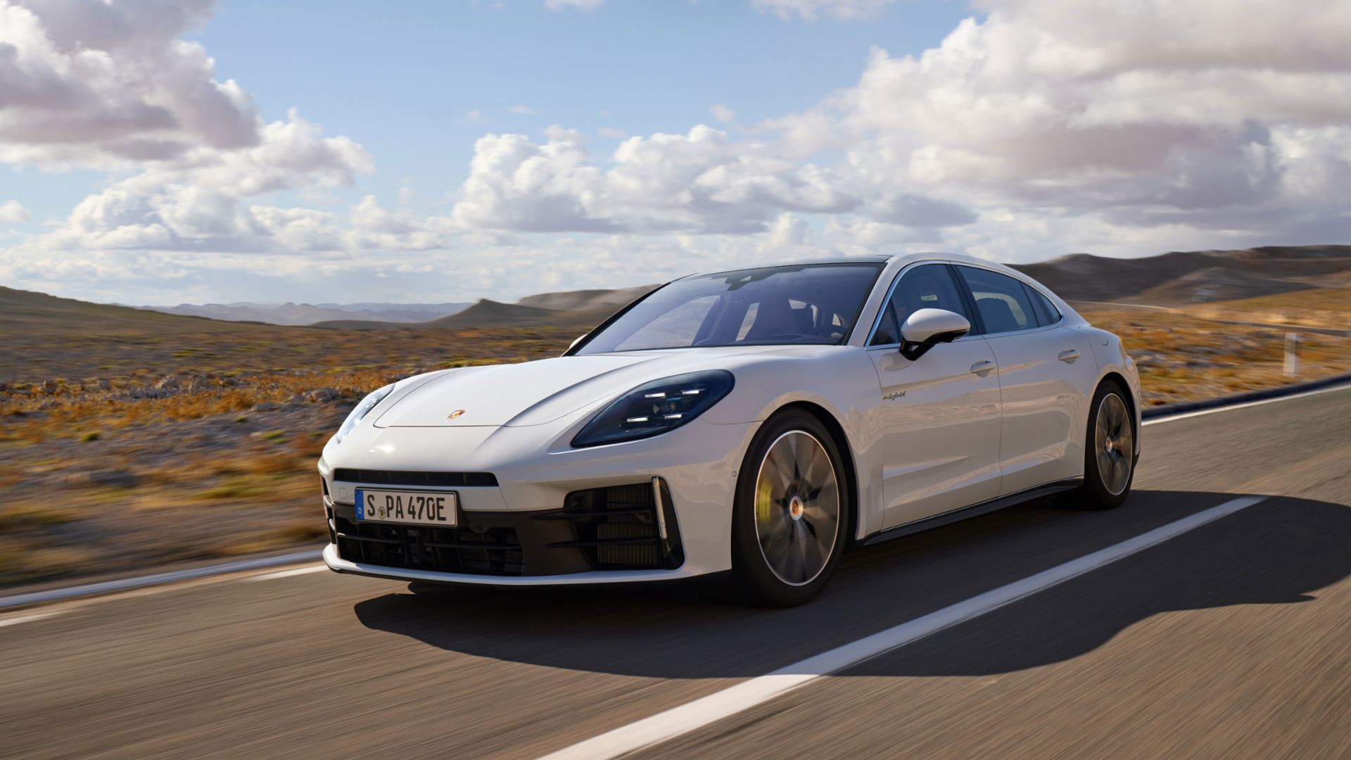 Discover Porsche's New E-Hybrid Panamera Models | Auto Trader UAE