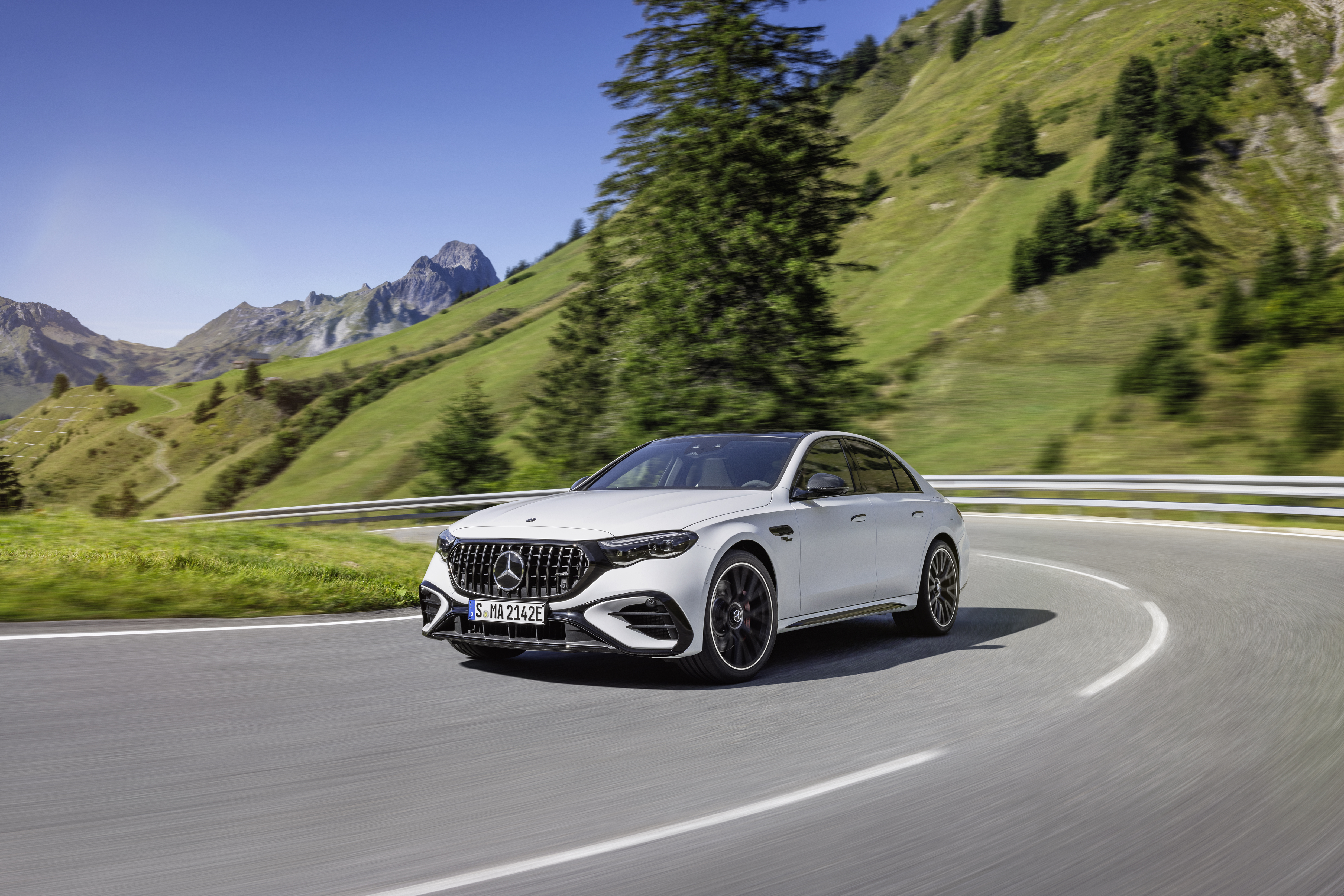 Unleash Power and Efficiency with the Mercedes-AMG E 53 HYBRID 4MATIC+  | Auto Trader UAE