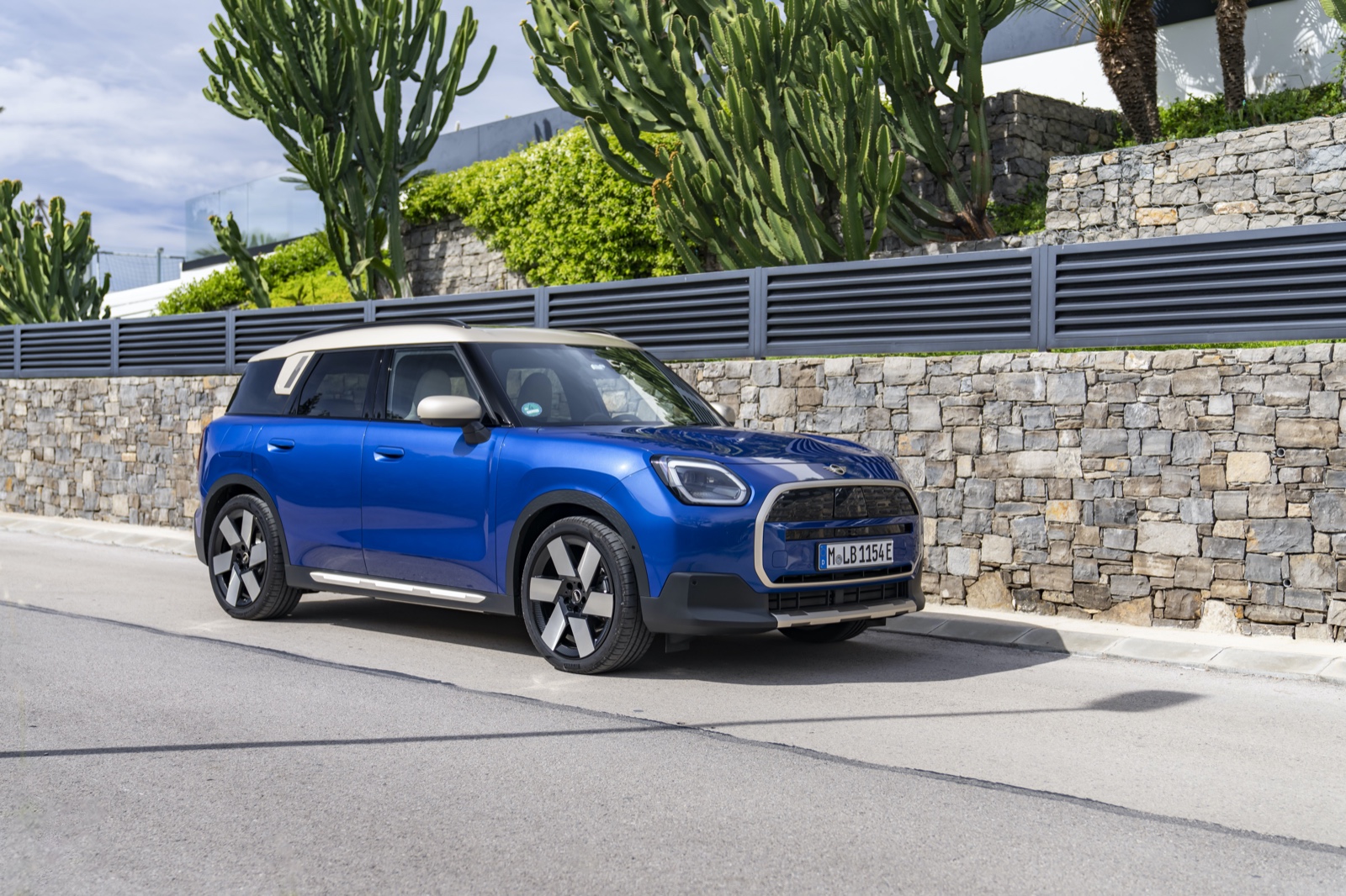 MINI Countryman E Favoured Trim: Fully Electric and Versatile | Auto Trader UAE
