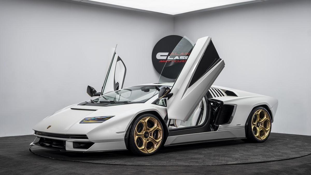 Unleashing Iconic Power: The 2023 Lamborghini Countach LPI 800-4 1 of 112 in AL AIn Class Dubai  | Auto Trader UAE