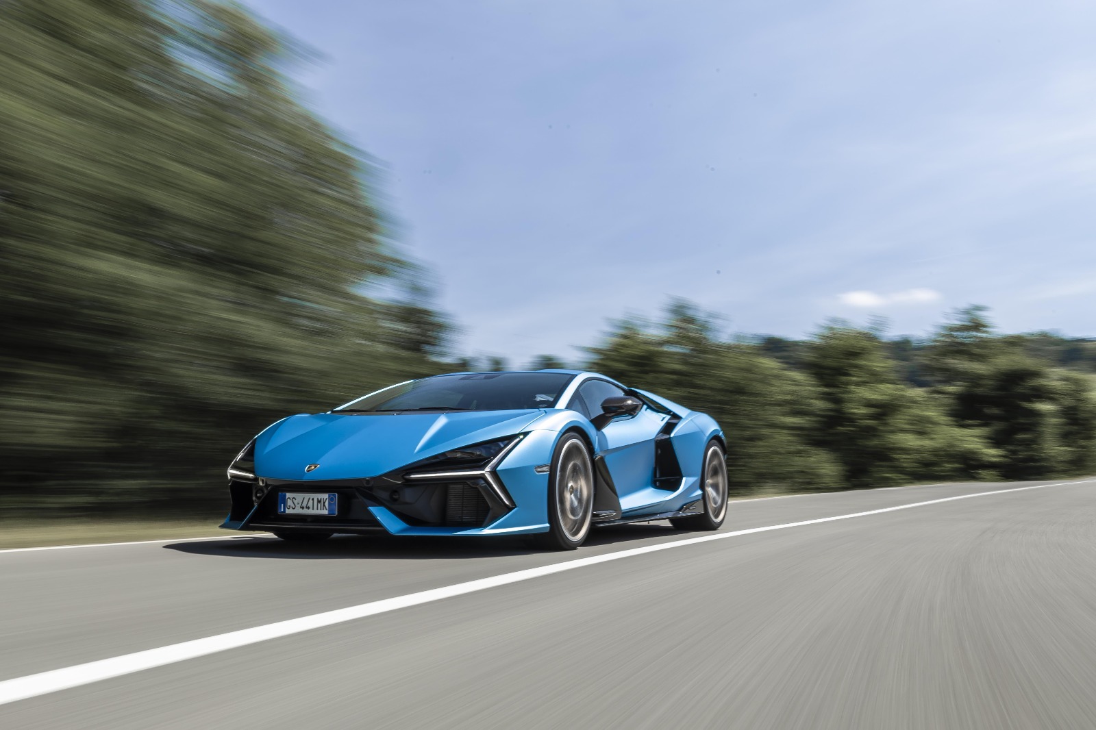 Lamborghini's Award-Winning Hybrid Range: Revuelto, Urus SE & Temerario | Auto Trader UAE