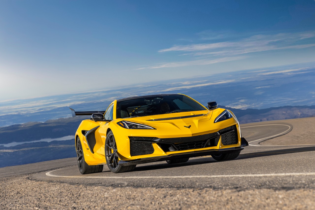 2025 Chevrolet Corvette ZR1: Fastest, Most Powerful Corvette Ever | Auto Trader UAE