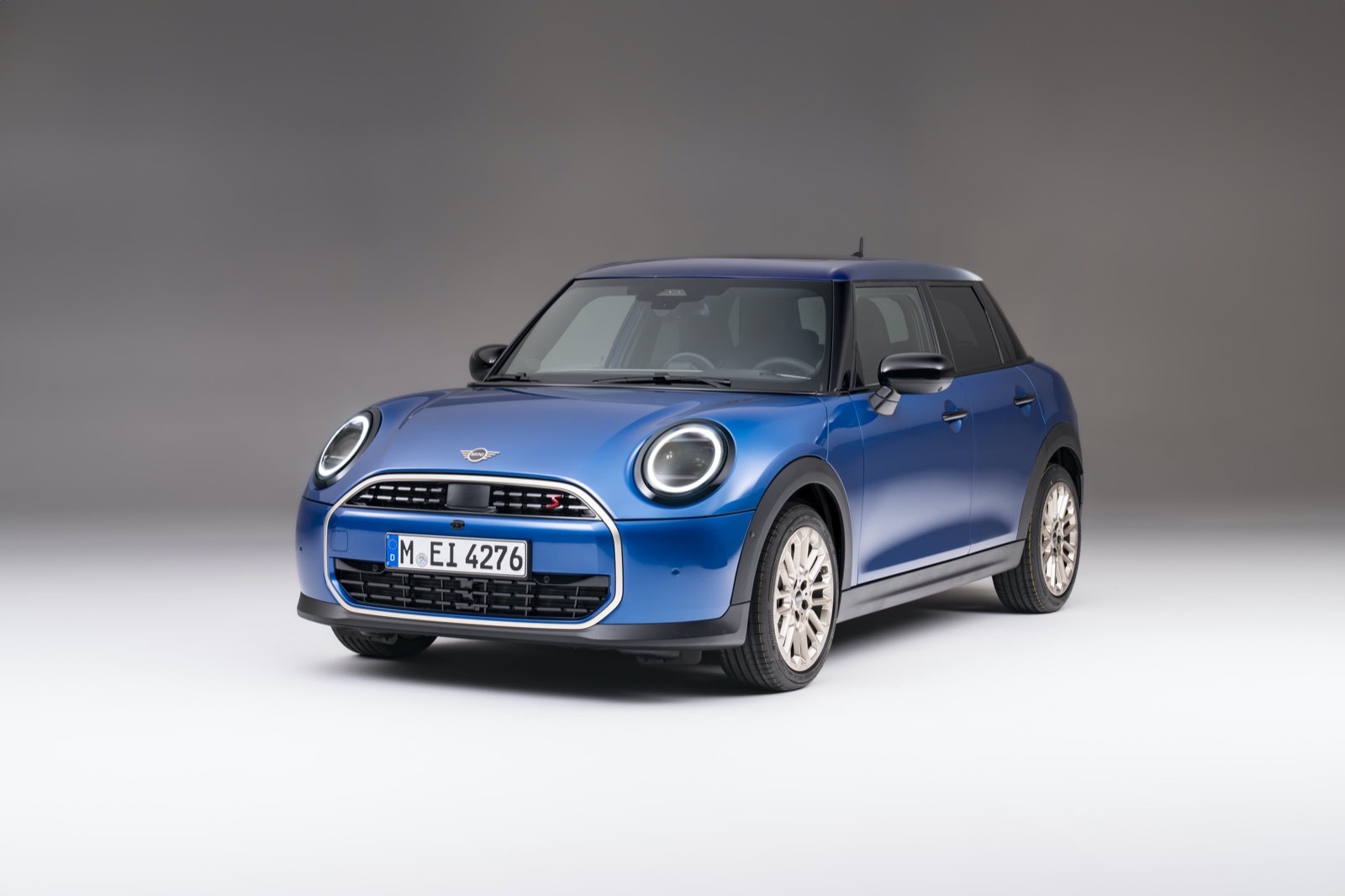 New MINI Cooper 5 Door: Tradition Meets Innovation | Auto Trader UAE | Auto Trader UAE