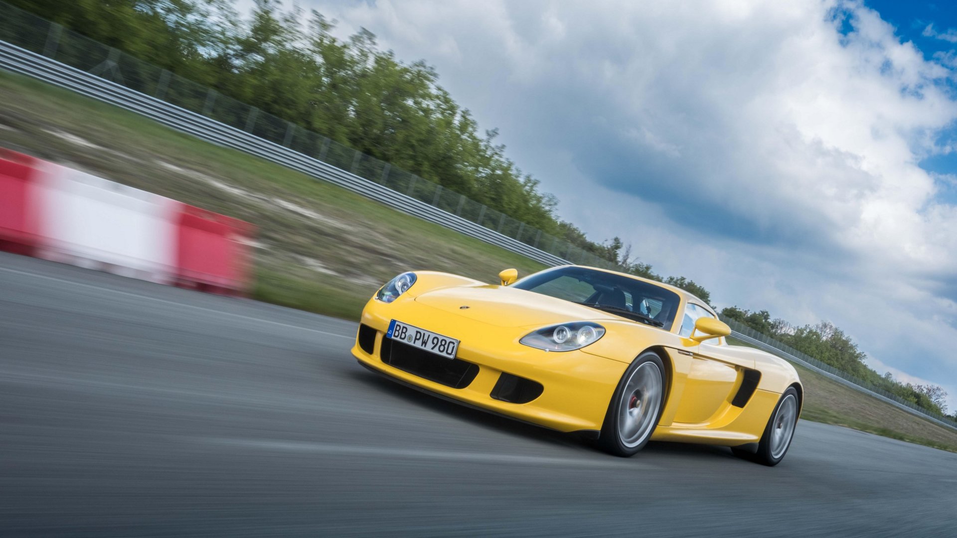 Porsche Carrera GT Tyre Upgrade with New Michelin Pilot Sport Cup 2  | Auto Trader UAE