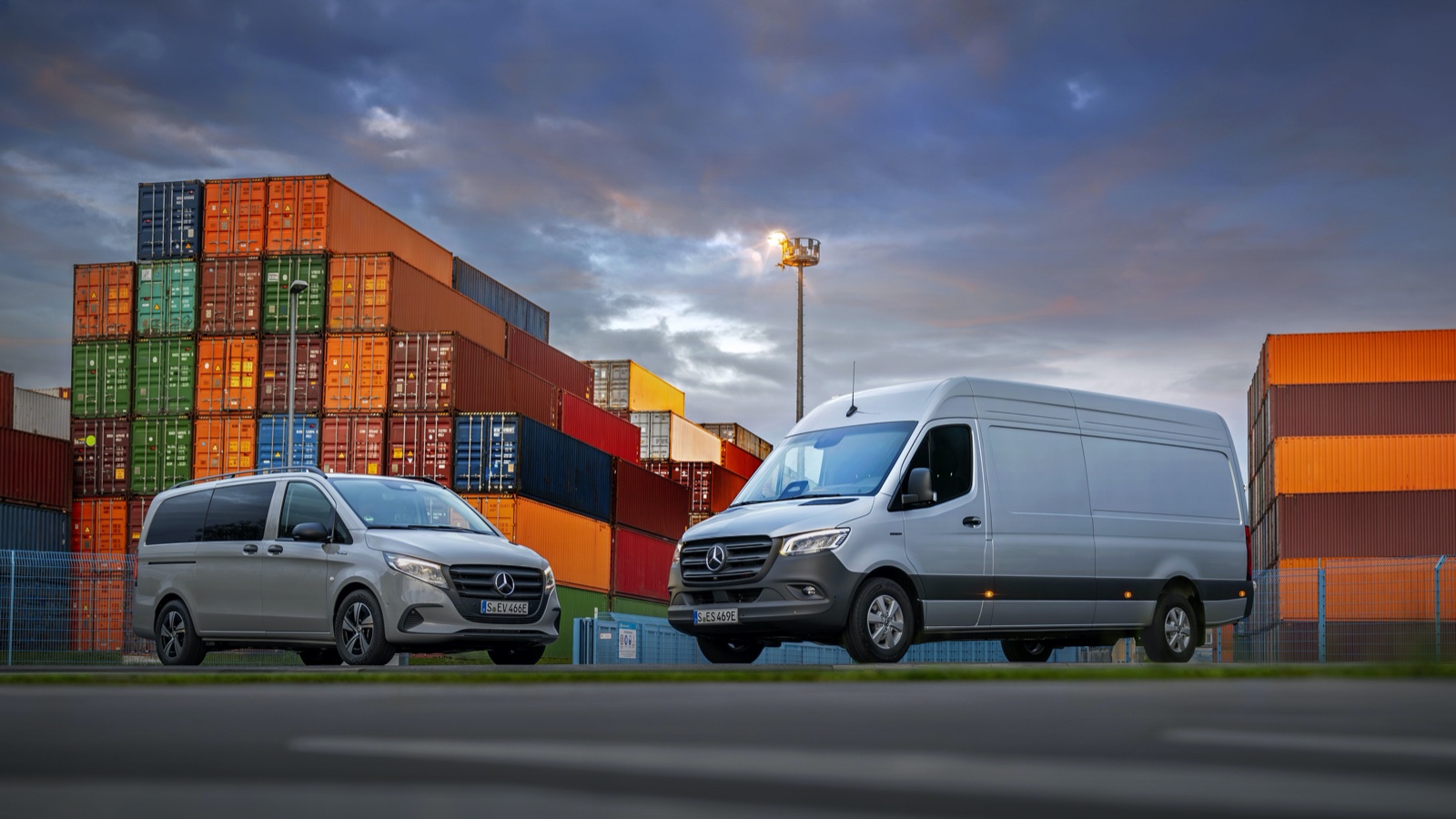 Discover the New Mercedes-Benz Midsize and Large Vans in Dubai | Auto Trader UAE