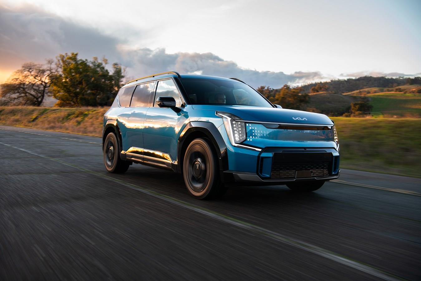 2024 Kia EV9 GT-Line Wins Wards 10 Best Engines Award | Auto Trader UAE