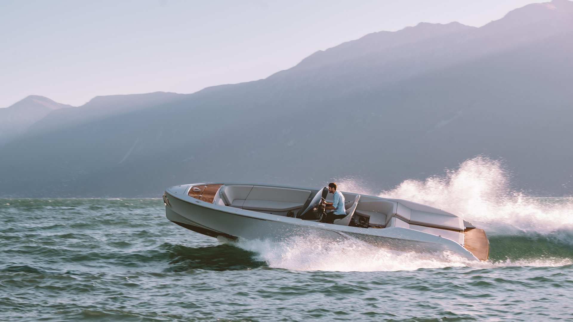 Frauscher x Porsche 850 Fantom Air – Award-Winning Electric Sports Boat | Auto Trader UAE