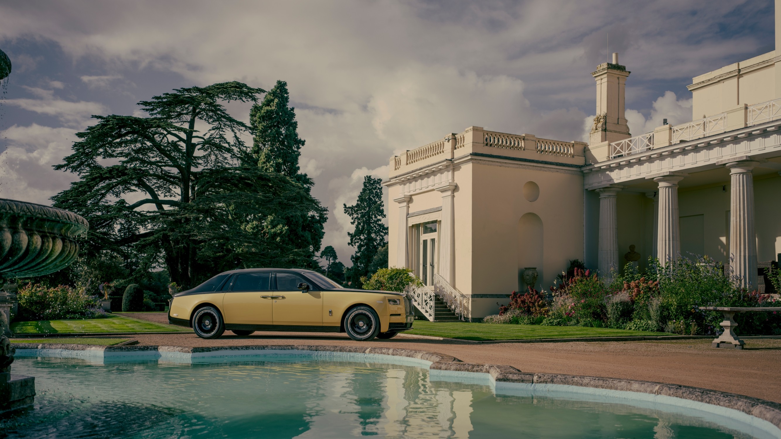 Rolls-Royce Celebrates 60 Years of Goldfinger with Bespoke Phantom Extended | Auto Trader UAE