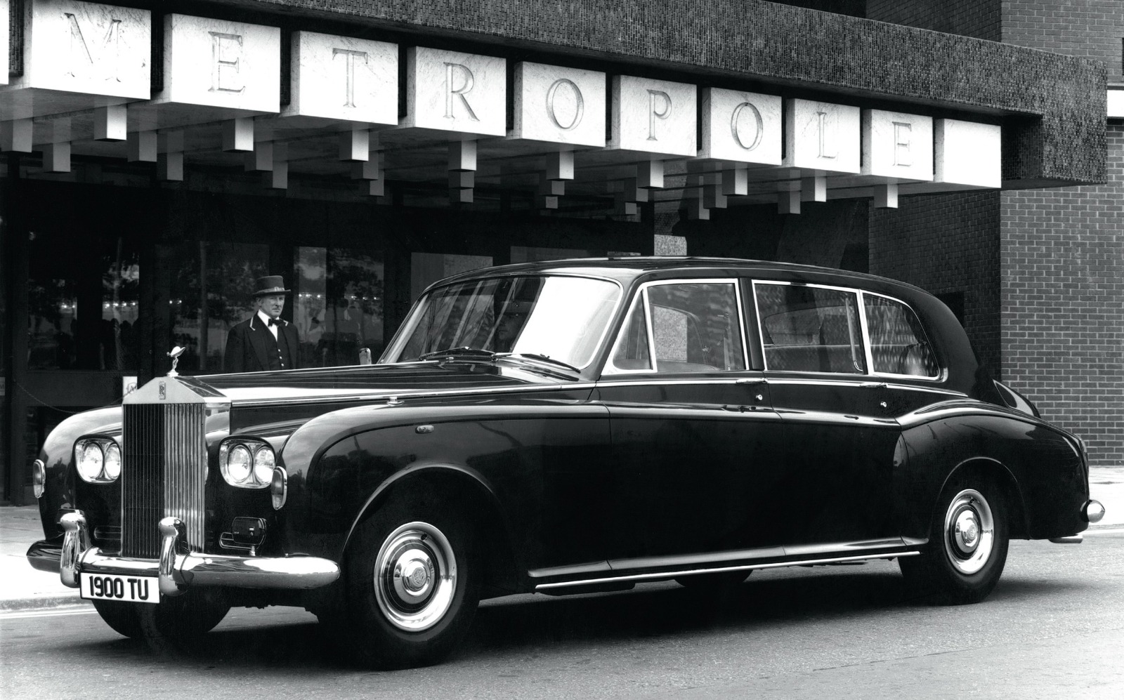 Rolls-Royce Phantom VI: The Ultimate Classic Luxury Car | Auto Trader UAE