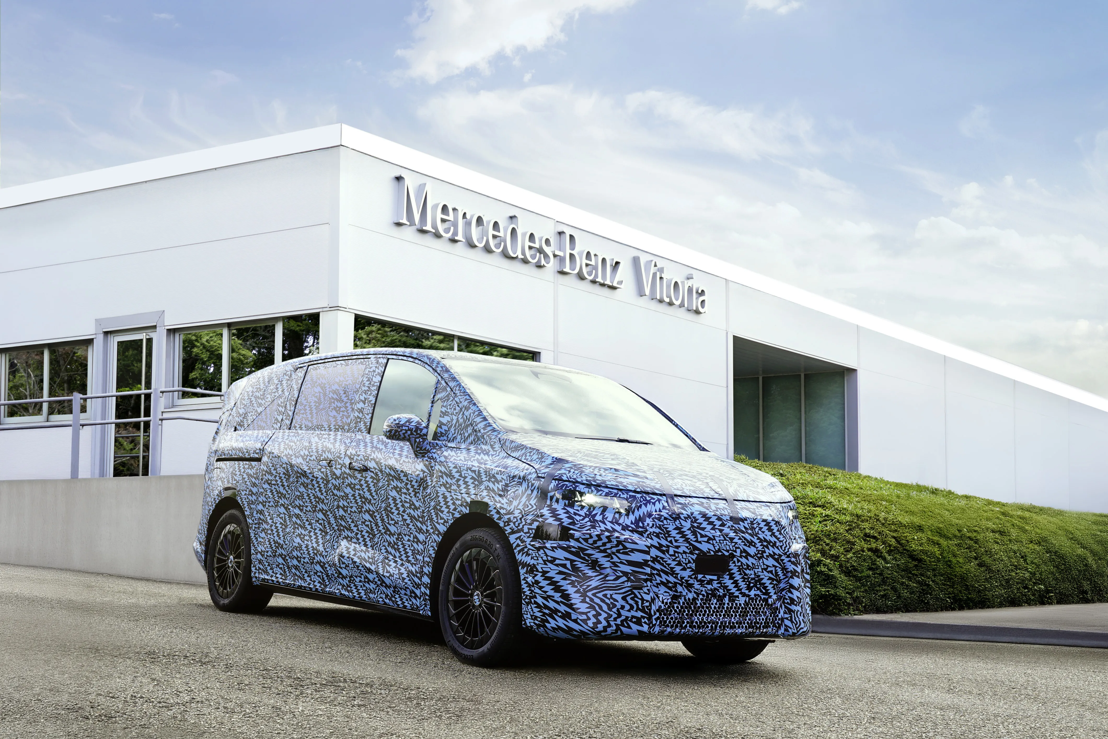 Mercedes-Benz Vitoria Plant Starts New VLE Pre-Series Production | Auto Trader UAE