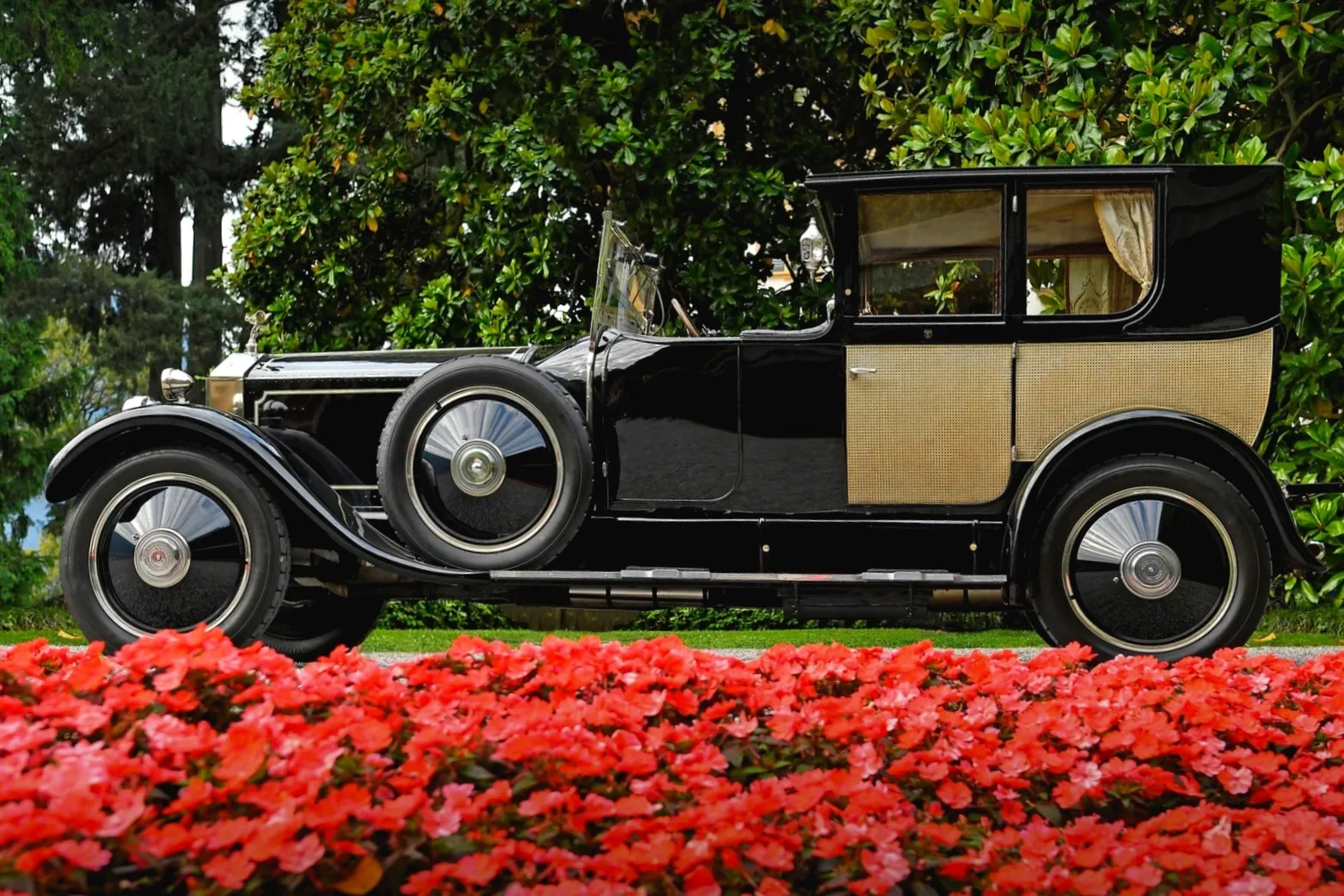 Rolls-Royce Marks 100 Years of Phantom at Goodwood Revival 2025 | Auto Trader UAE