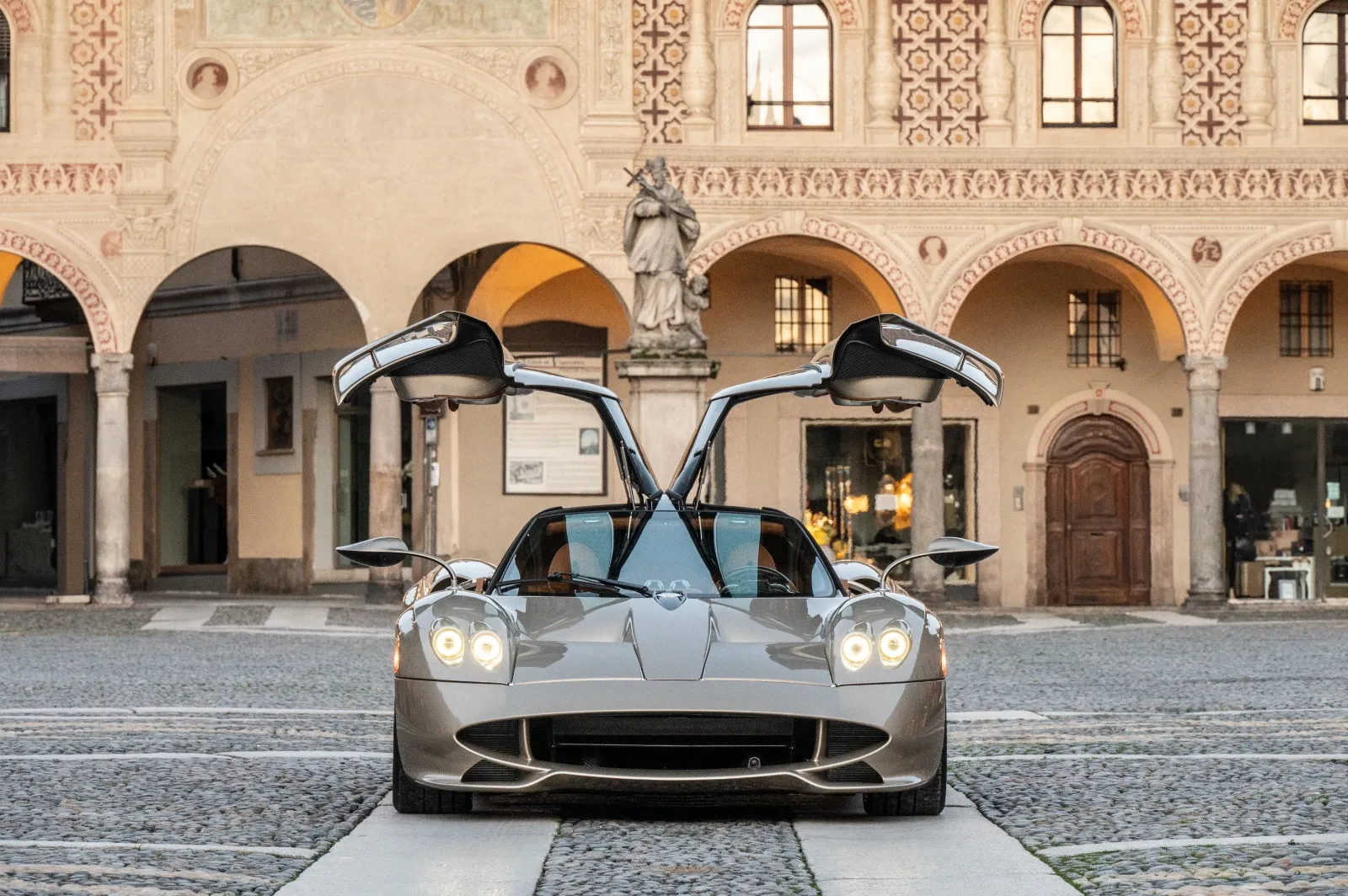 Pagani Automobili at MIMO 2025: Huayra R Evo Roadster Debuts in Style | Auto Trader UAE