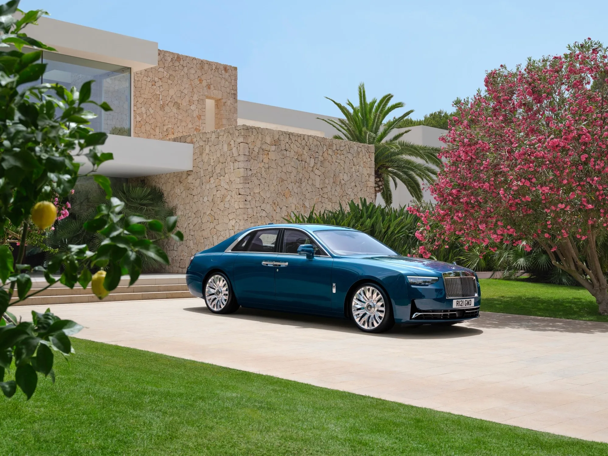 Rolls-Royce Black Badge Cullinan Daisy: A Unique Luxury SUV | Auto Trader UAE