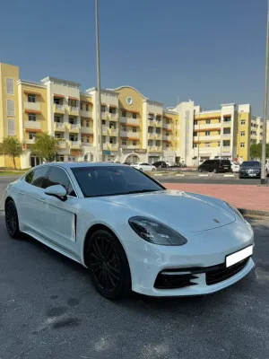 2017 بورش باناميرا 4 Sport Turismo