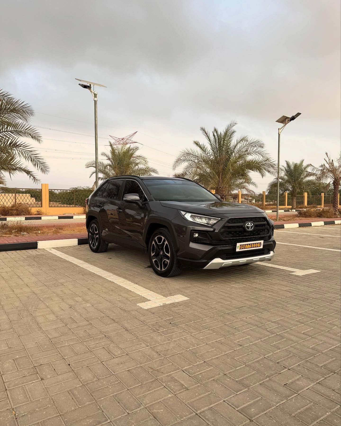2020 تويوتا راف ٤ SE