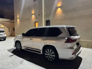 2021 Lexus LX 570