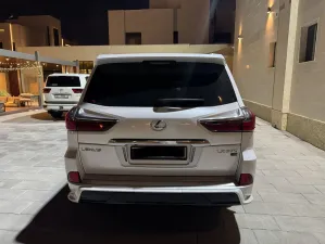 2021 Lexus LX 570