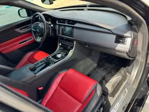 2016 جاكوار اكس اف R-Sport