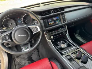 2016 جاكوار اكس اف R-Sport