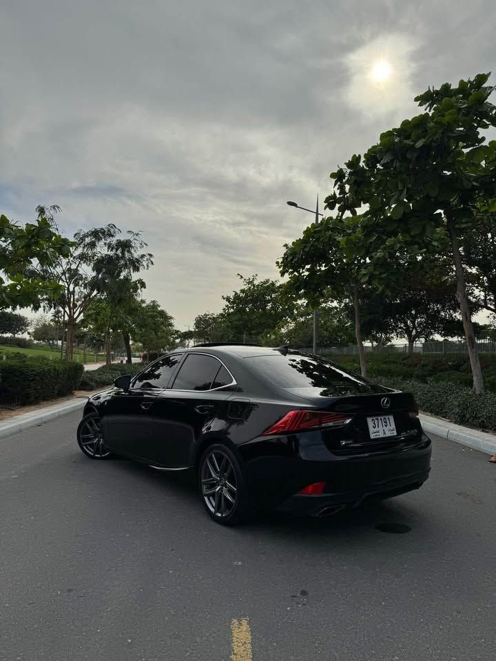 2020 لكزس اي اس IS 350
