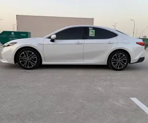 2025 Toyota Camry Hybrid LE