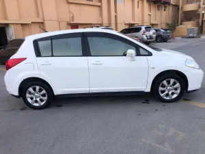 2011 نيسان تيدا LE