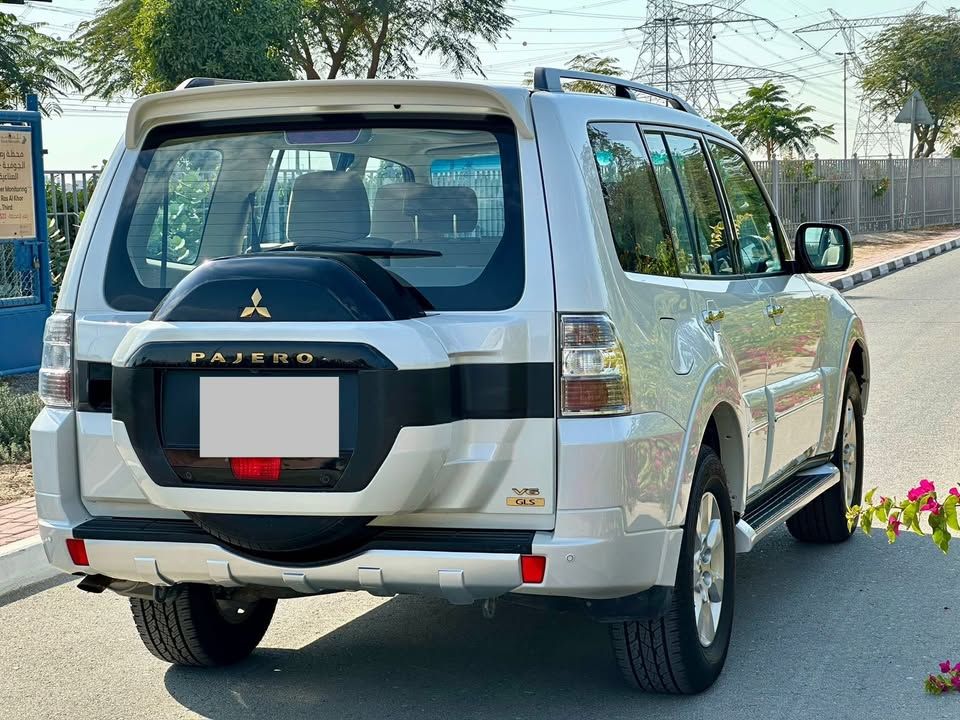 2019 ميتسوبيشي باجيرو GLS