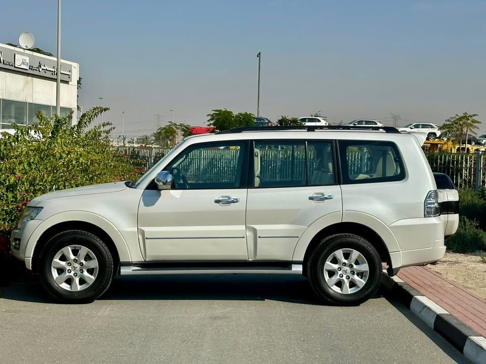 2019 ميتسوبيشي باجيرو GLS