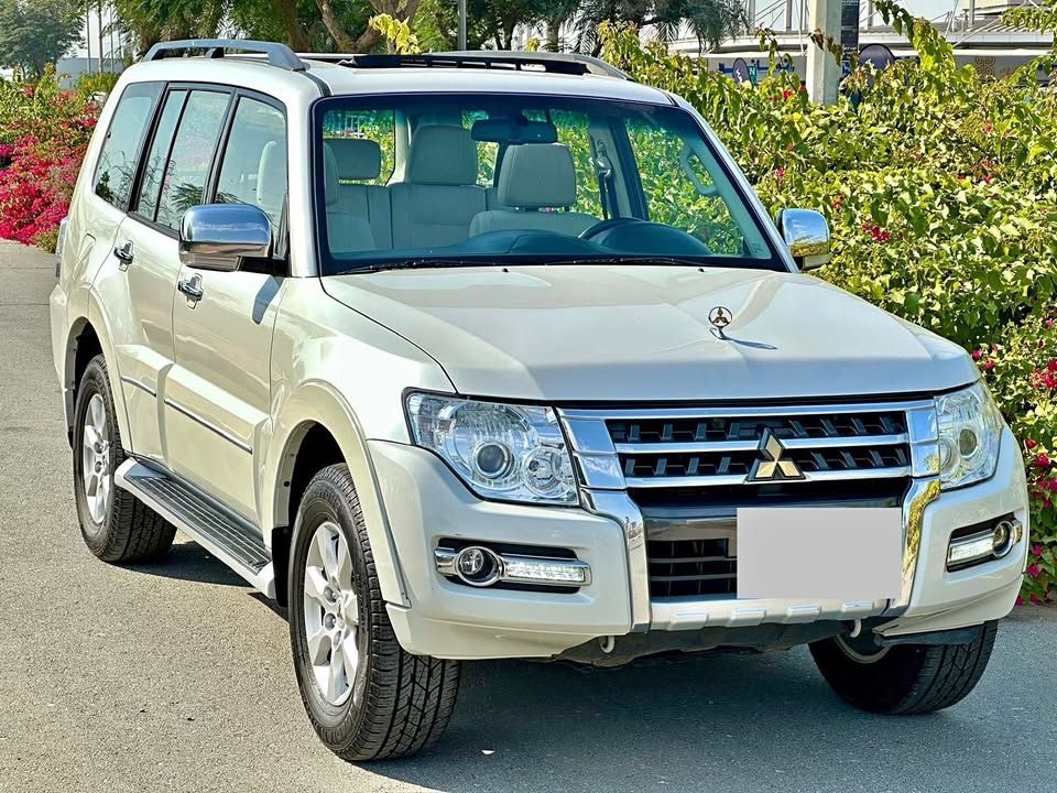 2019 ميتسوبيشي باجيرو GLS