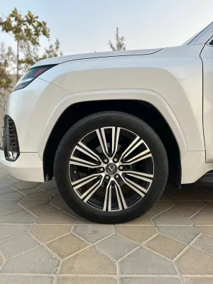 2023 لكزس ال اكس ٦٠٠ Signature