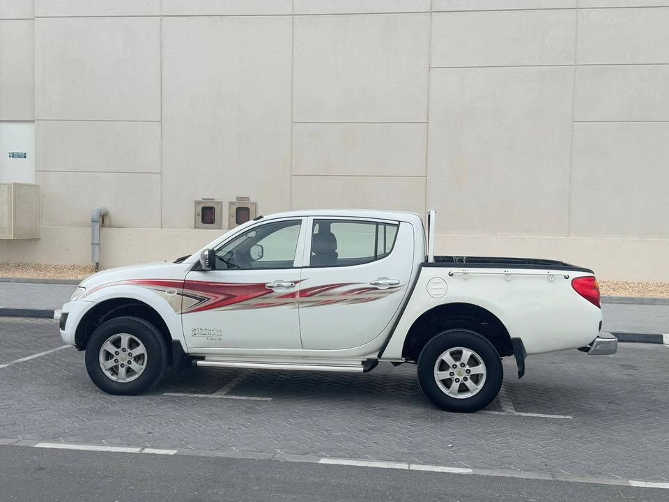 2013 ميتسوبيشي أل٢٠٠ double-cab