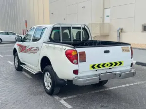 2013 ميتسوبيشي أل٢٠٠ double-cab