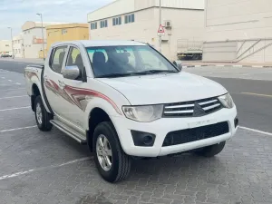 2013 ميتسوبيشي أل٢٠٠ double-cab