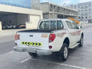 2013 ميتسوبيشي أل٢٠٠ double-cab