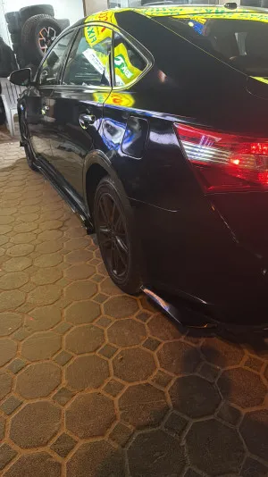 2015 تويوتا افالون Limited